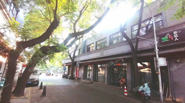 西城阜成门1098㎡商铺出租，可办照，可明火，可餐饮
