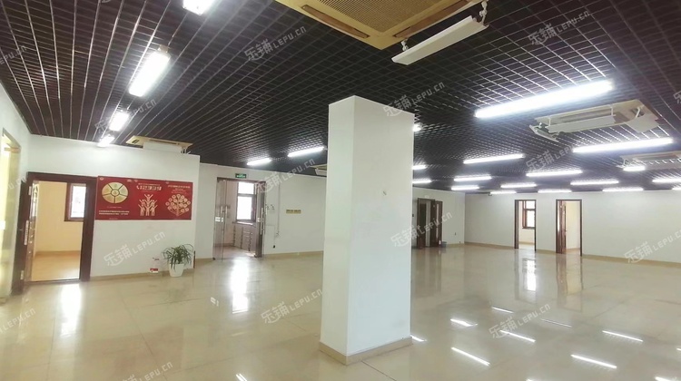 西城阜成门1098㎡商铺出租，可办照，可明火，可餐饮