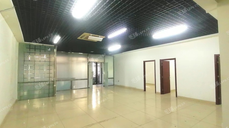 西城阜成门1098㎡商铺出租，可办照，可明火，可餐饮