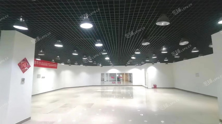 西城阜成门1098㎡商铺出租，可办照，可明火，可餐饮