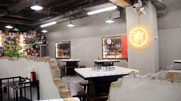 朝阳农展馆朝阳公园路415㎡火锅店转让，公司照可过户，可明火，可餐饮