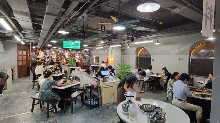 朝阳农展馆朝阳公园路415㎡火锅店转让，公司照可过户，可明火，可餐饮