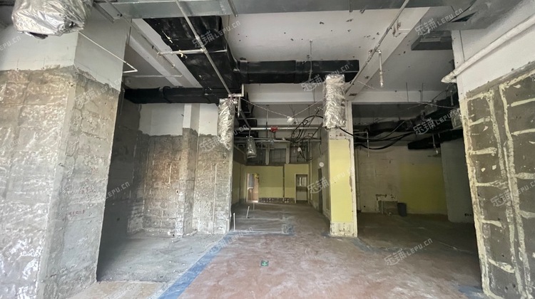 丰台六里桥188㎡商铺出租，可办照，可明火，可餐饮