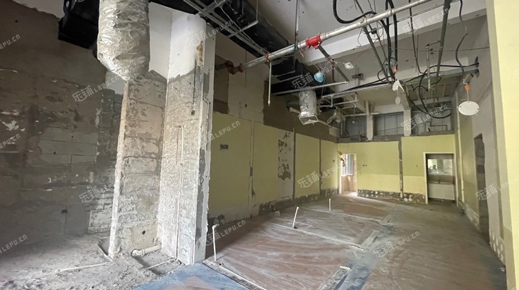 丰台六里桥188㎡商铺出租，可办照，可明火，可餐饮
