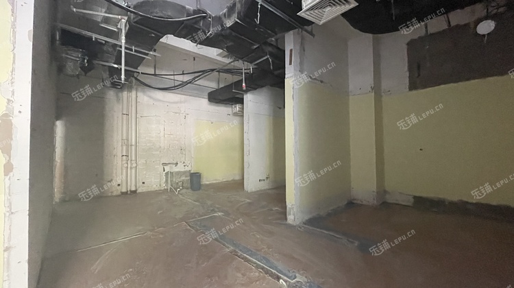 丰台六里桥188㎡商铺出租，可办照，可明火，可餐饮