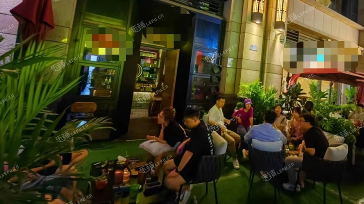 朝阳东大桥108㎡酒吧转让，可办照，可明火，可餐饮