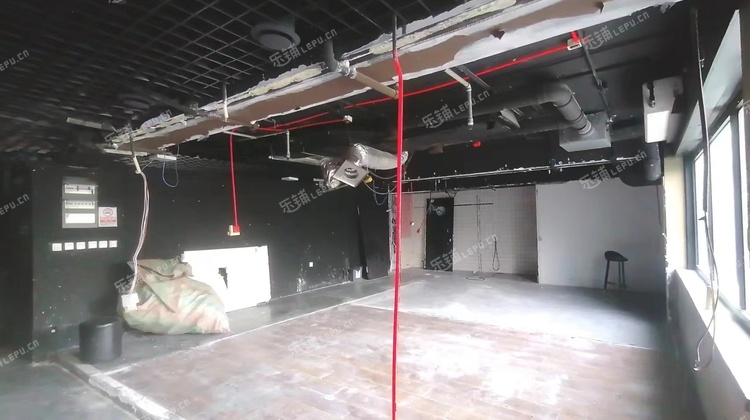海淀五道口成府路400㎡商铺出租，可办照，可明火，可餐饮