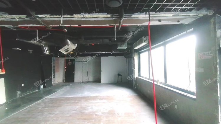 海淀五道口成府路400㎡商铺出租，可办照，可明火，可餐饮