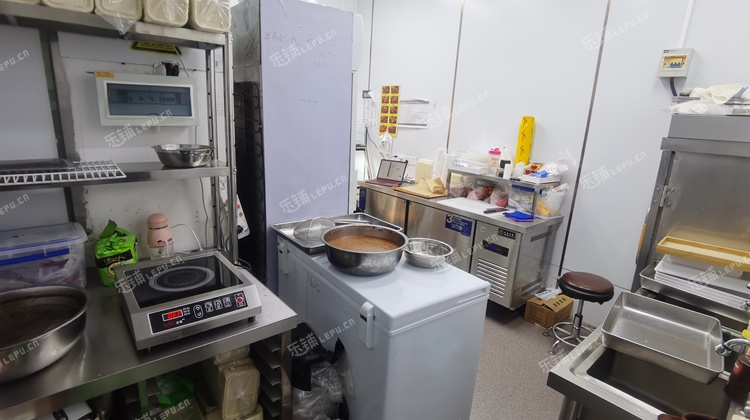 朝阳西坝河10㎡商铺出租，可办照，可餐饮