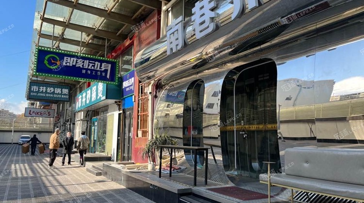 朝阳惠新西街253㎡烤肉店转让，个人照可用，可餐饮