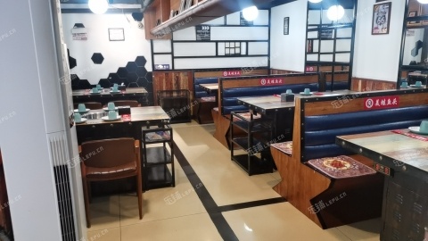朝阳亚运村200㎡火锅店转让，个人照可用，可餐饮