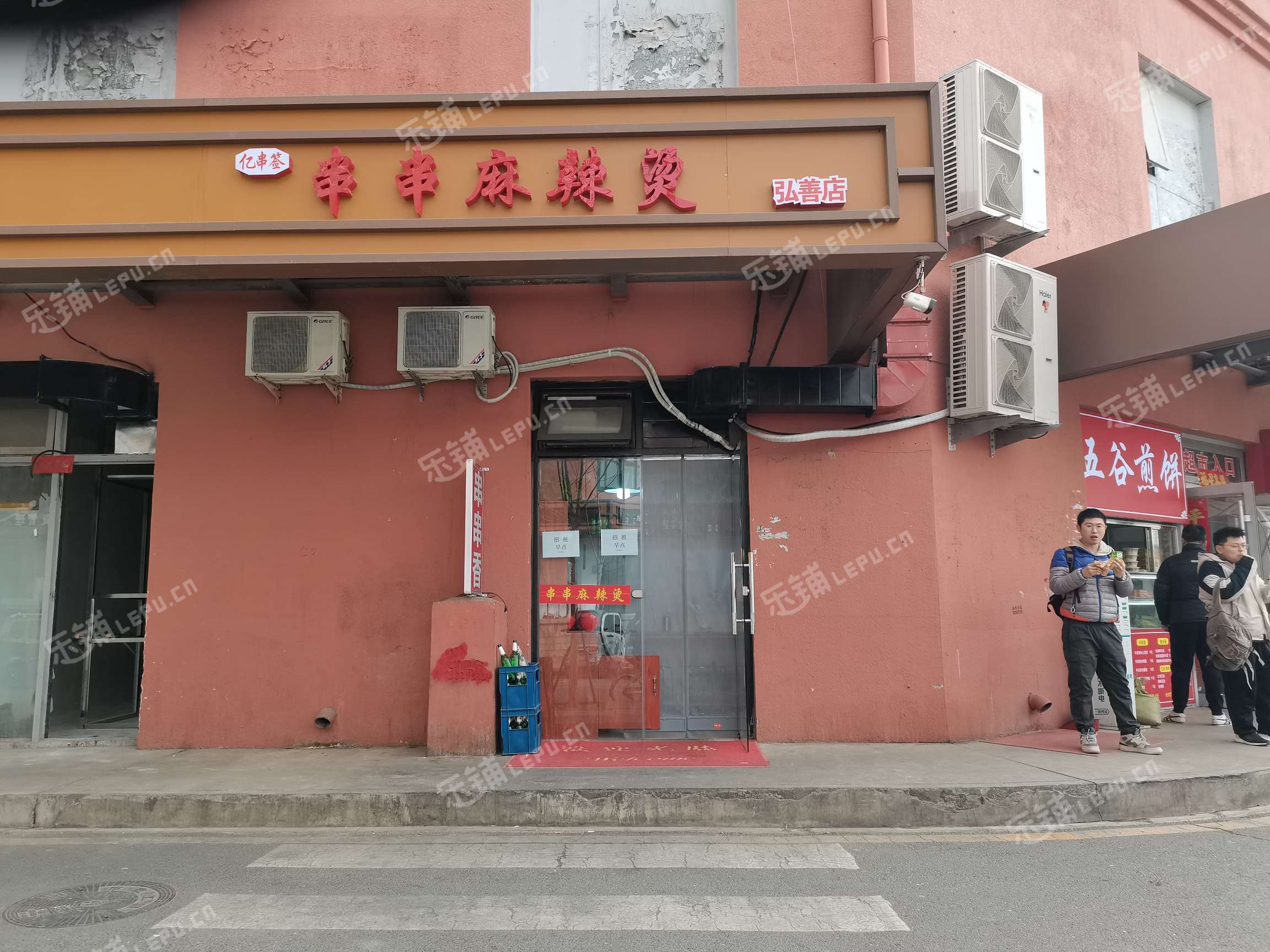 朝陽華威左安東路13㎡小吃快餐店早點攤位出租，個人照可用，可餐飲