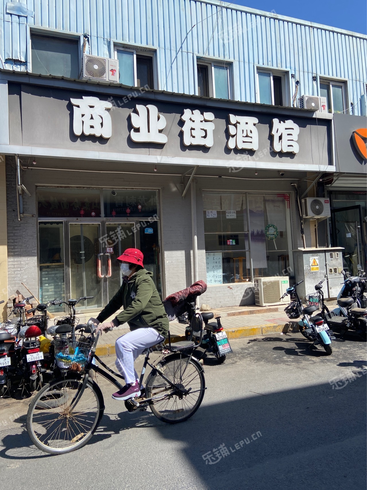 昌平昌平县城商业街170㎡酒吧转让，个人照可用，可餐饮
