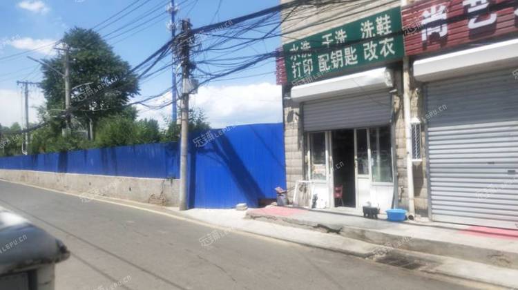 “活动书房”冷艳破圈！“余华文学小卖部”倒闭究竟“卖”些啥？文学味道还能舌尖尝？丨2025上海书展·破次元攻略