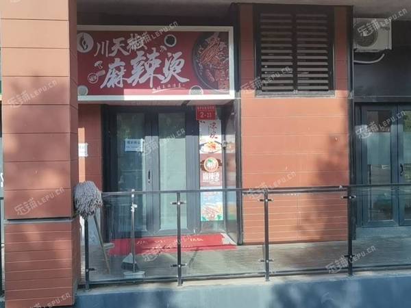 顺义顺义机场南焦路64㎡小吃快餐店转让，个人照可过户，可明火，可餐饮