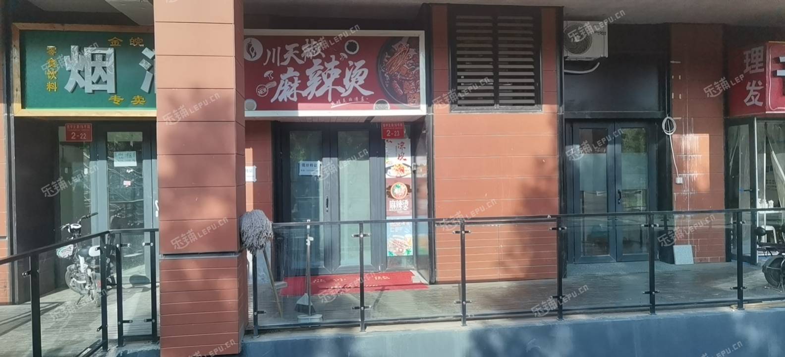 順義順義機(jī)場(chǎng)南焦路64㎡小吃快餐店轉(zhuǎn)讓，個(gè)人照可過(guò)戶，可明火，可餐飲