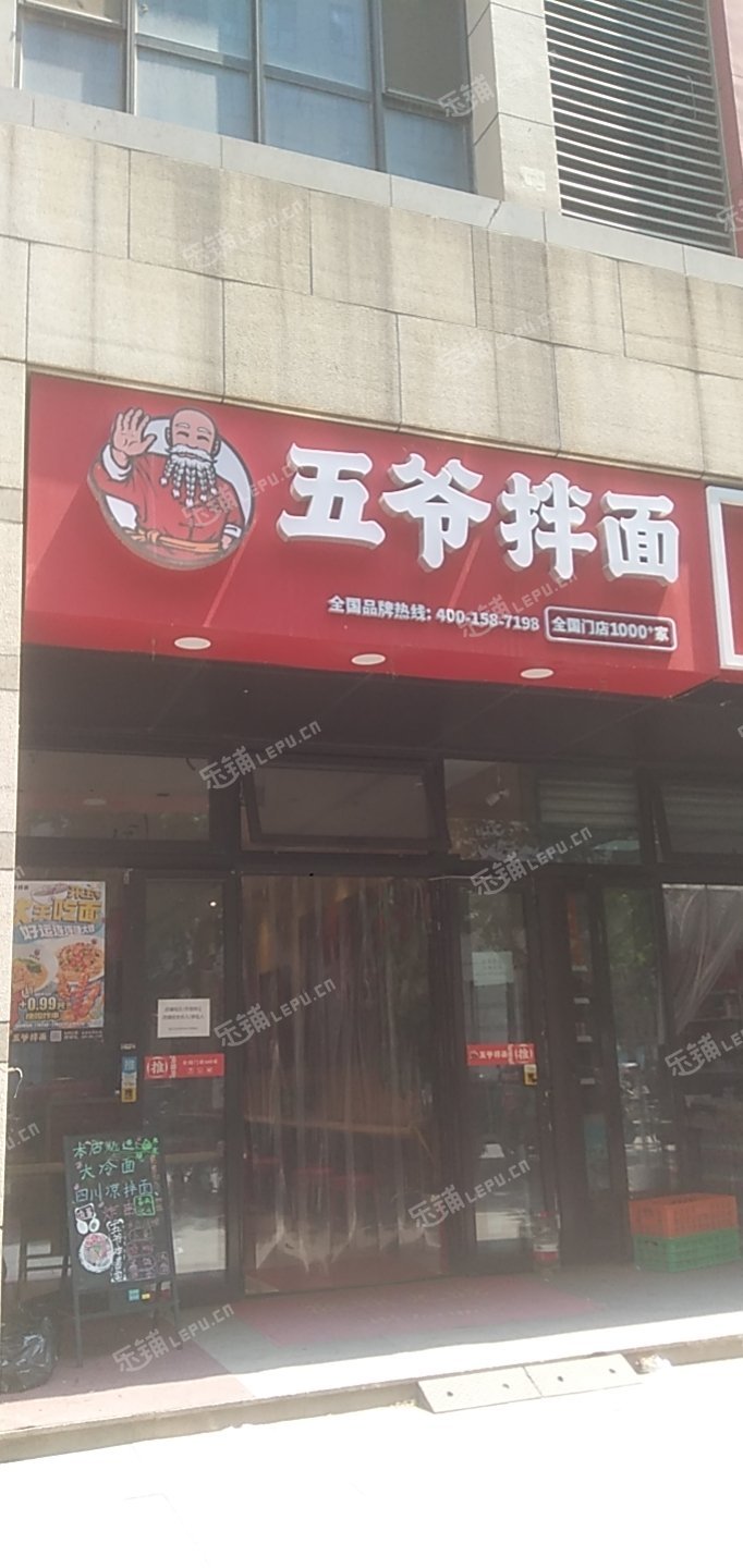 房山长阳路80㎡小吃快餐店转让，可办照，可明火，可餐饮