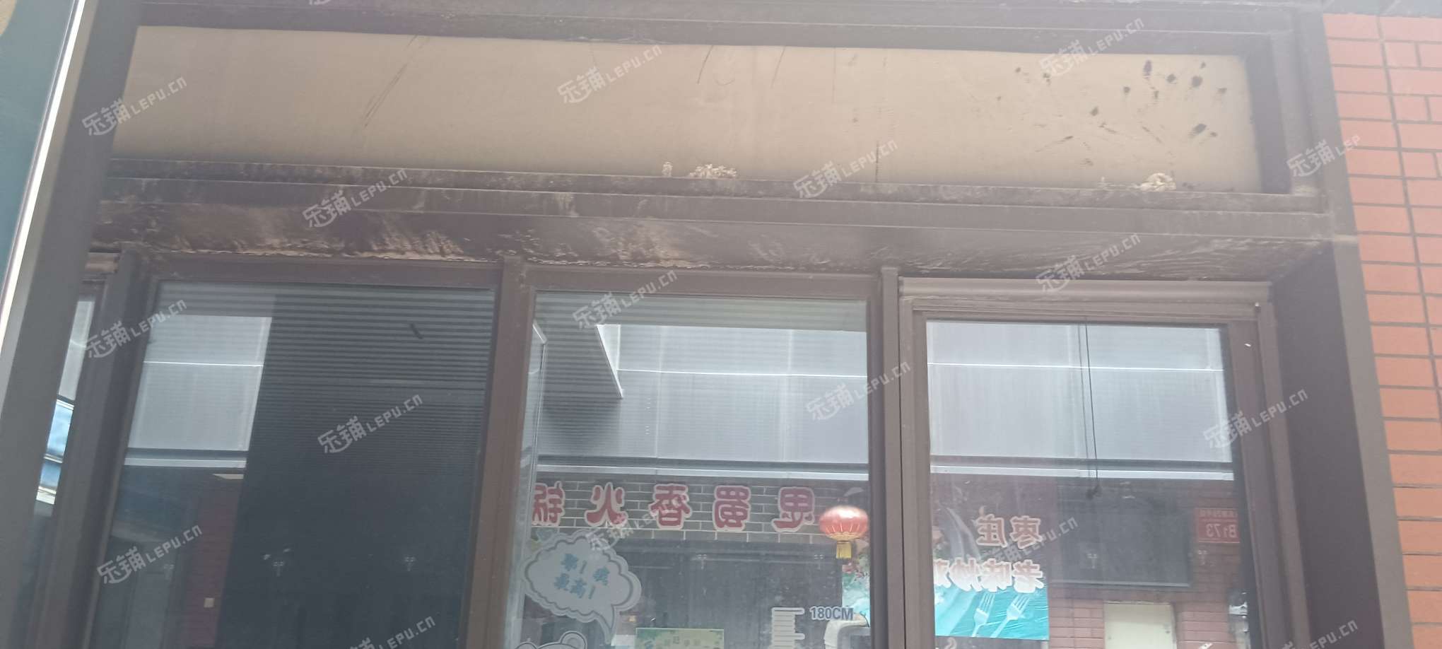 顺义顺义机场裕民大街10㎡小吃快餐店(窗口)转让，可办照，可明火，可餐饮