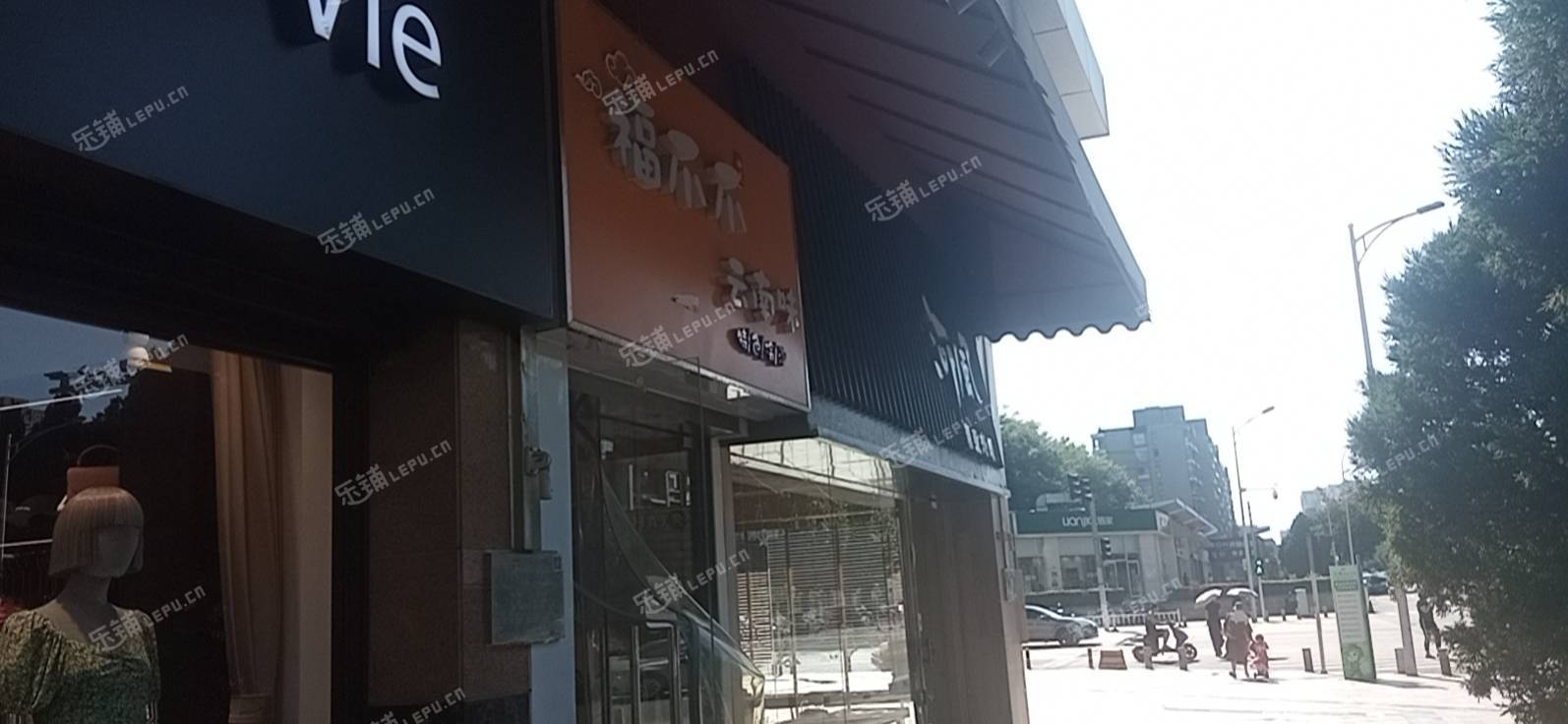 朝阳双井天力街20㎡小吃快餐店(窗口)转让，个人照可过户，可餐饮