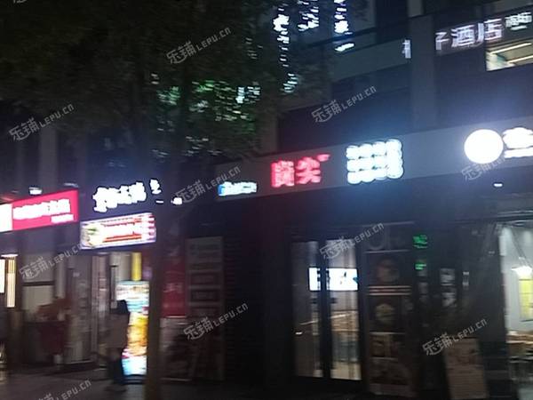 朝陽東大橋三里屯南路100㎡小吃快餐店轉(zhuǎn)讓，個人照可用，可餐飲