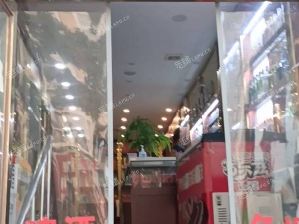 石景山鲁谷60㎡烟酒茶叶店转让，个人照可用，可餐饮