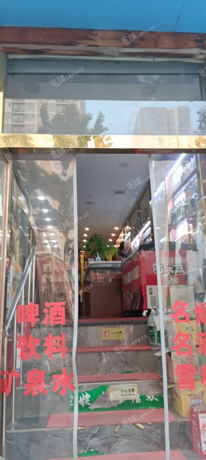 石景山鲁谷60㎡烟酒茶叶店转让，个人照可用，可餐饮