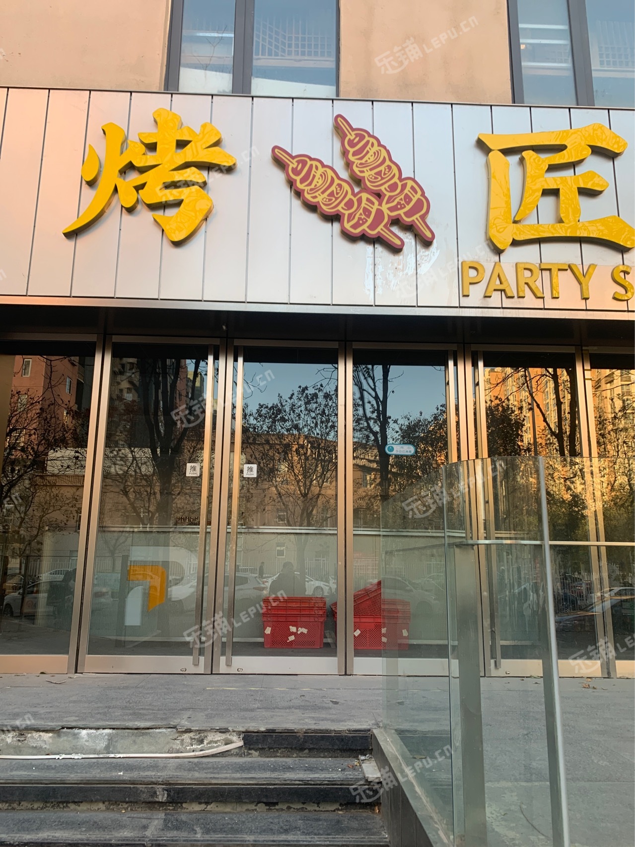 朝阳百子湾480㎡商铺出租，可办照，可餐饮