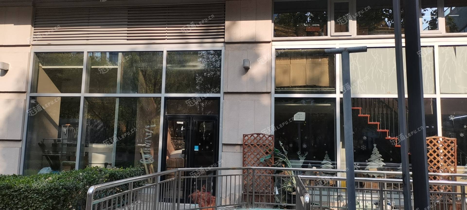 朝阳望京东76㎡商铺出租，可办照，可餐饮