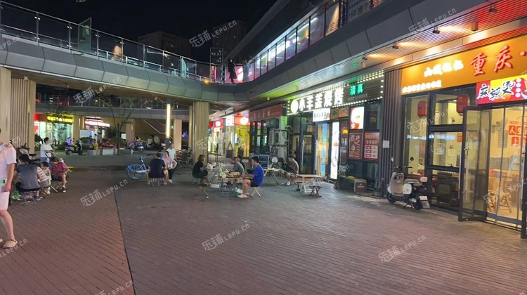 房山良乡105㎡小吃快餐店转让，可办照，可明火，可餐饮