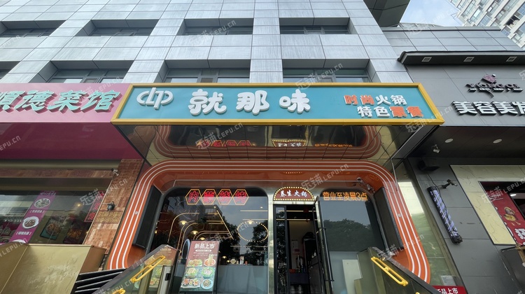 朝阳大望路210㎡火锅店出租，公司照可过户，可明火，可餐饮