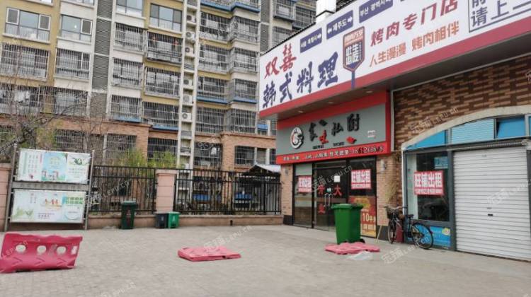 朝阳东坝6㎡小吃快餐店转让，个人照可用，可餐饮