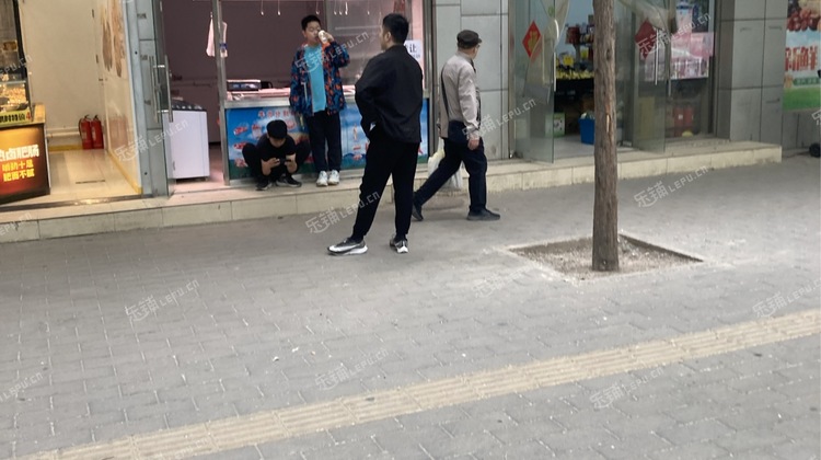 朝阳潘家园15㎡小吃快餐店(窗口)转让，个人照可用，可餐饮