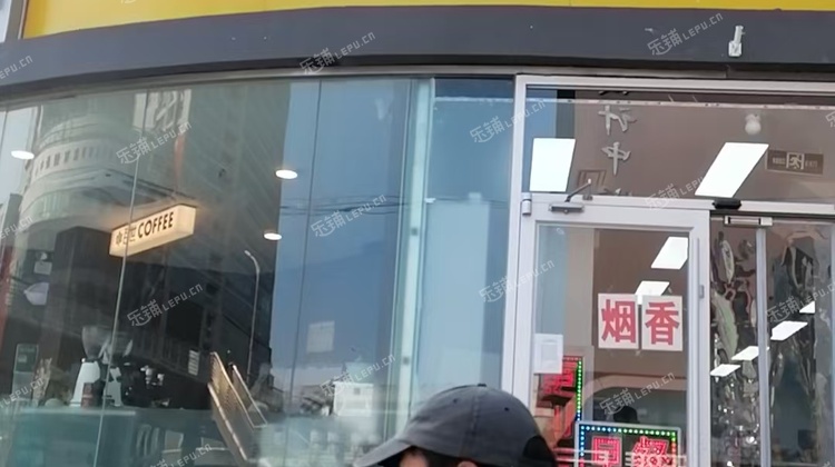 海淀中关村73㎡超市转让，个人照可用，可餐饮