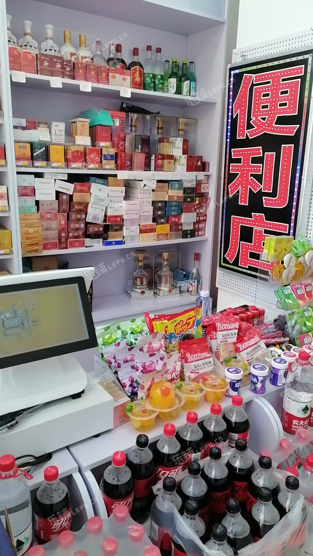 海淀中關(guān)村73㎡超市轉(zhuǎn)讓，個(gè)人照可用，可餐飲