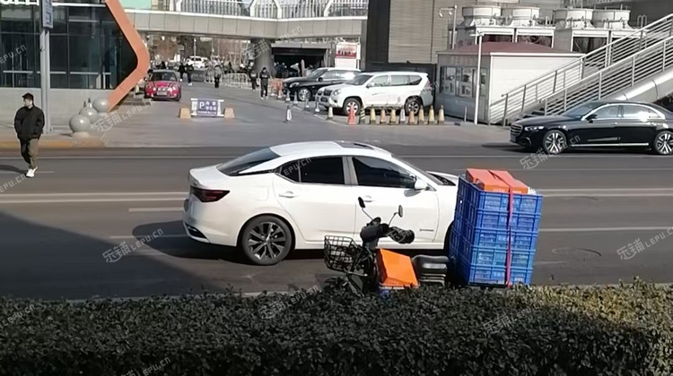 海淀中关村73㎡超市转让，个人照可用，可餐饮