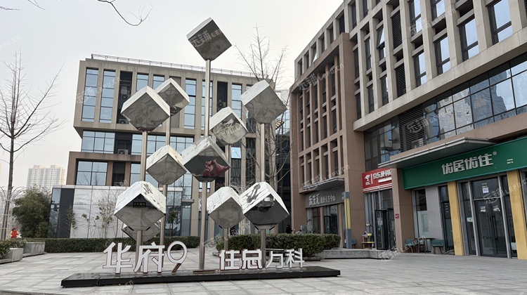 昌平回龙观龙域北街186㎡商铺出租，可办照，可明火，可餐饮