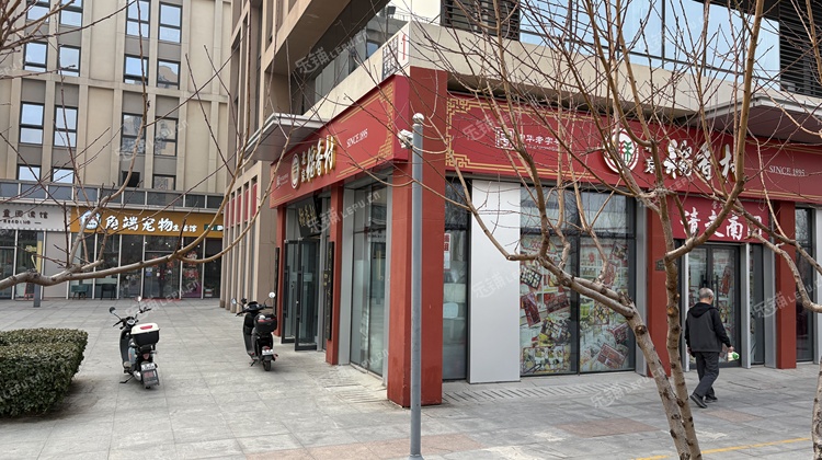 昌平回龙观龙域北街186㎡商铺出租，可办照，可明火，可餐饮