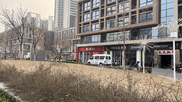昌平回龙观龙域北街186㎡商铺出租，可办照，可明火，可餐饮