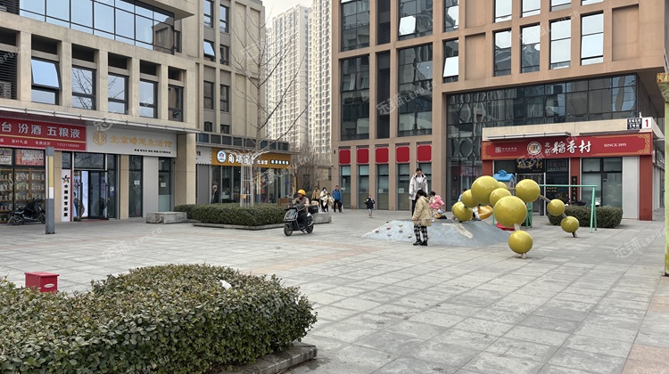 昌平回龙观龙域北街186㎡商铺出租，可办照，可明火，可餐饮
