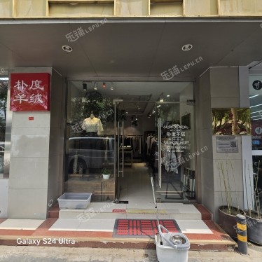 朝陽國展70㎡服裝店轉(zhuǎn)讓，可辦照