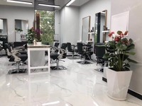 朝陽東大橋121㎡美發(fā)店出租，公司照可過戶