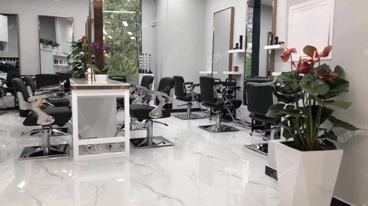 朝阳东大桥121㎡美发店出租，公司照可过户