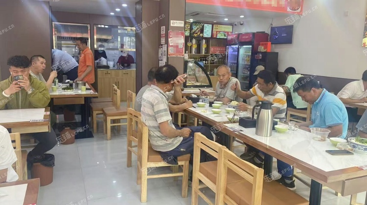 石景山古城90㎡小吃快餐店转让，可办照，可明火，可餐饮