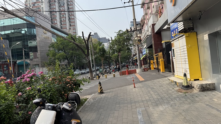 朝阳东直门外45㎡商铺出租，个人照可用，可餐饮