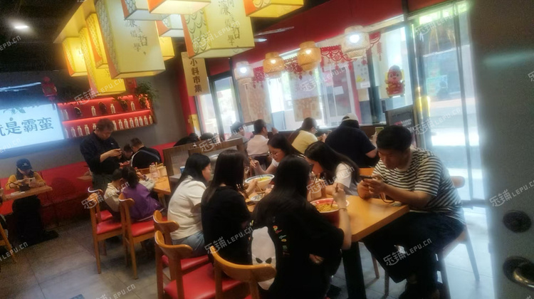 朝阳双井70㎡家常菜馆转让，公司照可过户，可餐饮