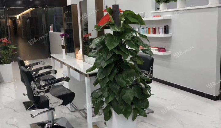 朝阳东大桥121㎡美发店出租，公司照可过户
