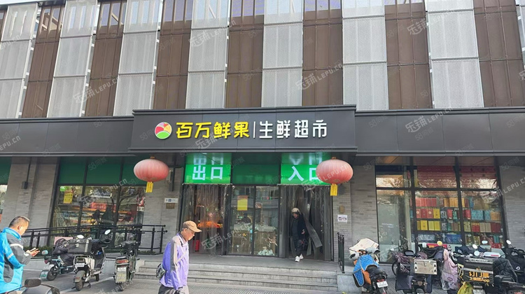西城西单18㎡小吃快餐店(窗口)转让，可办照，可餐饮