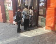 門頭溝220㎡家常菜館轉(zhuǎn)讓，公司照可過戶，可明火，可餐飲