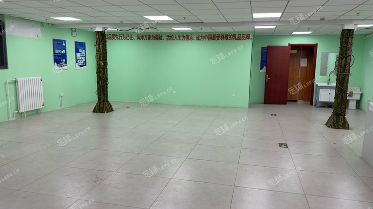 朝阳甜水园210㎡商铺出租，可办照，可明火，可餐饮