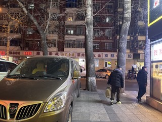 丰台西罗园10㎡酒楼餐饮出租，可办照，可餐饮